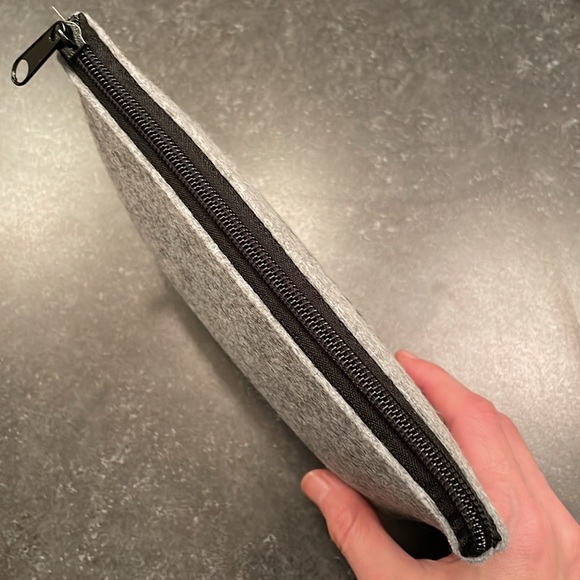 Glymed plus felted travel cosmetic bag NWOT - Picture 4 of 8